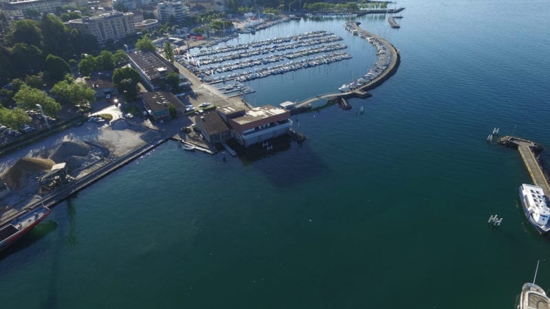 Blanchard marine SA ist ein Unternehmen, das sich seit über 90 Jahren auf den Wassersport spezialisiert hat.

Es hat seinen Sitz in Rolle und Lausanne mit einem Jachthafen und einer ständigen Ausstellung.

Unsere Aktivitäten sind hauptsächlich der Verkauf von neuen und gebrauchten Booten, die Wartung, die Mechanik und die Winterlagerung.

Wir haben uns auf Motorboote spezialisiert und sind seit über 35 Jahren Schweizer Importeur von Bayliner. Mit unseren verschiedenen Vertretungen wie Malibu Boats, Bavaria, Cobrey, Formula und Zodiac haben wir immer das Boot Ihrer Träume im Angebot.