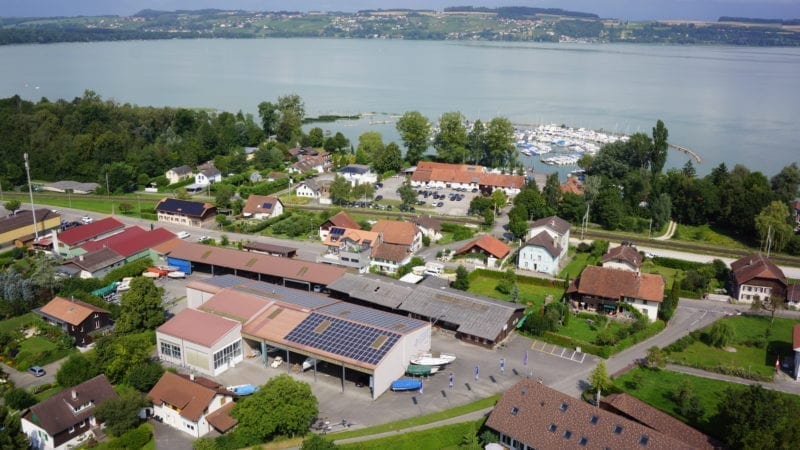 Depuis 1948, le chantier naval Jack Beck SA offre une gamme complète de service: vente, entretien, hivernages et construction de bateau. Le port de plaisance, construit en 1985, propose des places d’amarrage ainsi que des places à sec.