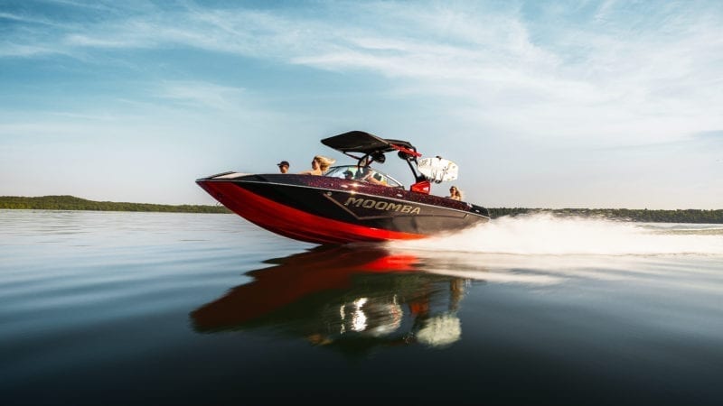 Die amerikanischen Wakeboard- und Wakesurfboote der Marke Moomba zeichnen sich durch super Qualität und ein gutes Preis-Leistungsverhältnis aus. Mit einem Moomba Boot ist der Spass für die ganze Familie garantiert.