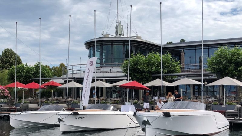 Depuis toujours, la gamme Quicksilver associe à la perfection plaisir et style avec fonctionnalité et sécurité. Son évolution s’appuie sur une collaboration étroite avec les meilleurs designers, ingénieurs et architectes navals du groupe Brunswick. Ce partenariat de pointe dans le secteur de la navigation de plaisance est à l’origine de notre nouvelle ligne de bateaux d’une extrême fiabilité.