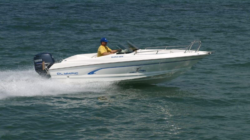 Seit 36 Jahren produziert das kleine Familienunternehmen aus Thessaloniki auf traditionelle Weise Kleinserien von Motorbooten von 4 bis 6.20 Metern. Kleine Spritzige Funboats.