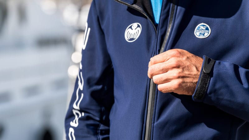 La North Sails Crew Collection a été conçue et élaborée pour que tout le monde puisse se concentrer sur l'essentiel : prendre le large, régater ou simplement naviguer à travers la vie moderne. La devise de North Sails, <em>Go Beyond</em>, se retrouve également dans nos vêtements de haute qualité. – ©Ricardo Pinto | North Sails