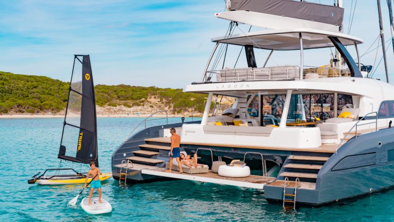 Wir sind seit 2005 in der Yachtbranche tätig und möchten unsere Erfahrung und unser Know-how, das wir auf allen Mehrrumpfbooten und allen Meeren der Welt erworben haben, mit der Firma Multihull Yacht teilen. – ©Nicolas Claris