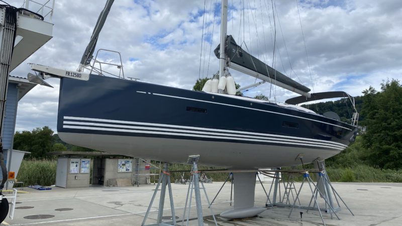 Created in 2018, I wanted to link my passion with my job. I replace the paint with adhesive. Total covering, sail branding, boat names, waterline, deck foams your boat will be like new.