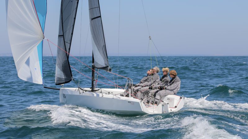 Ladengeschäft, Ausstellung und Online-Shop + Werft

Verkauf von Booten, Jollen, Paddle - SUP, Katamaranen und Kajaks.

Verkauf von Zubehör und nautischer Kleidung.

Reparaturwerkstatt in Colombier für leichte Boote und verschiedene Teile aus Karbon (Fahrräder, Skier...)

Bootswerft in Auvernier: Überwinterung, Wartung, Reparaturen, etc.