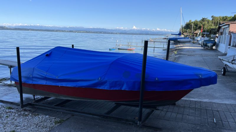 BS22 – Pro Bache – Bache bleu sur bateau a quai – [EN]