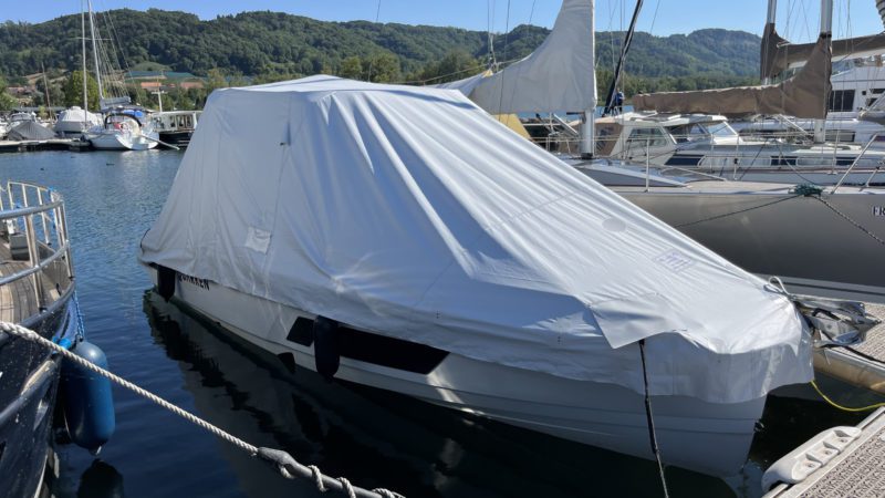 Nous confectionnons toutes bâches standards ou spécifiques pour vos bateaux.