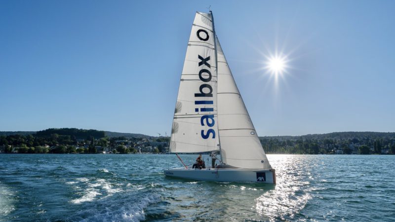 Sailbox is a non-profit organisation of Swiss Sailing. As a member of Sailbox, you can sail on the modern, sporty mOcean yacht at 40 locations on 13 Swiss lakes. As Sailbox only has one type of yacht, you can sail all the yachts immediately after just one introduction. 