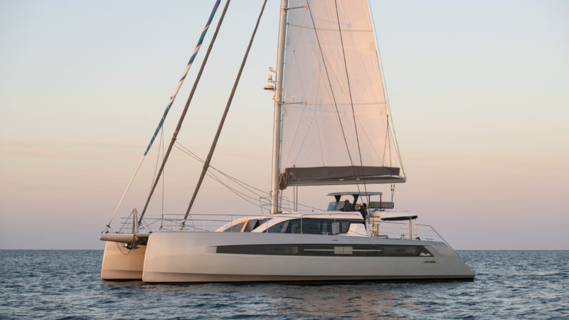 Globe Sailing ist eine internationale Gruppe mit Sitz in Europa, Florida und Südamerika, die sich dem Verkauf und der Vermittlung von Booten widmet. Unsere mehr als 20-jährige Erfahrung im Bootsbau ermöglicht es uns, Sie bei Ihrem nautischen Projekt zu begleiten, egal ob Sie ein Segelboot, einen Katamaran oder ein Motorboot suchen.