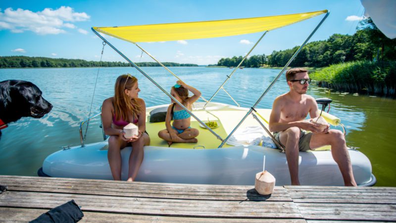 BS22 – FAL-MAR – Trois personnes sur un bateau [FR]