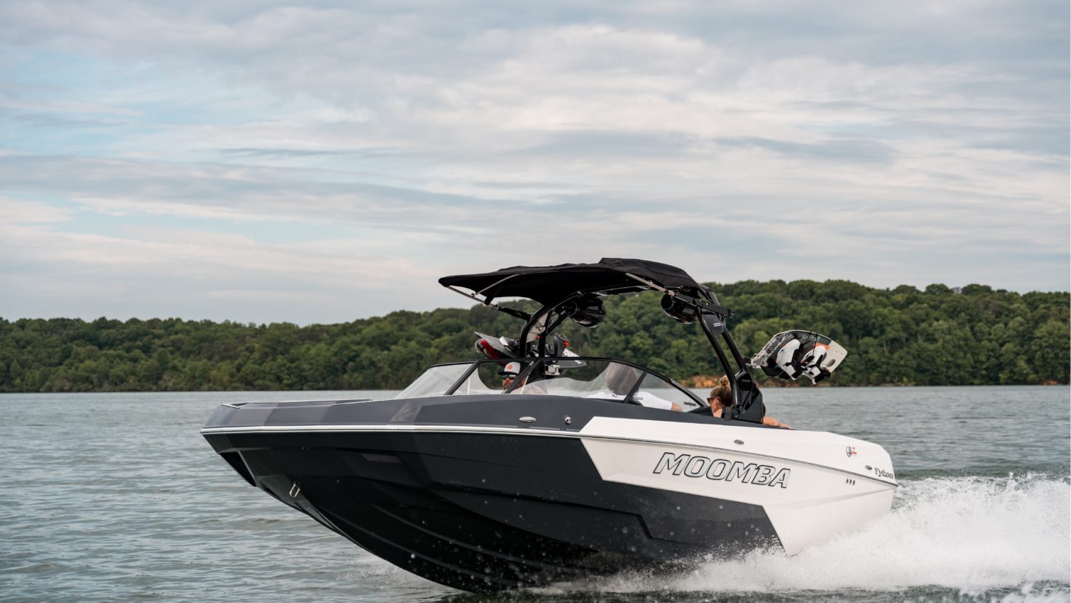 le tout nouveau modèle Moomba est exposé à Genève pour la première fois sur un salon nautique suisse