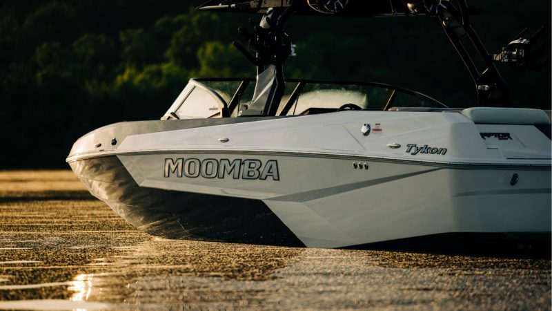 Die amerikanischen Wakeboard- und Wakesurfboote der Marke Moomba zeichnen sich durch super Qualität und ein gutes Preis-Leistungsverhältnis aus. Mit einem Moomba Boot ist der Spass für die ganze Familie garantiert.