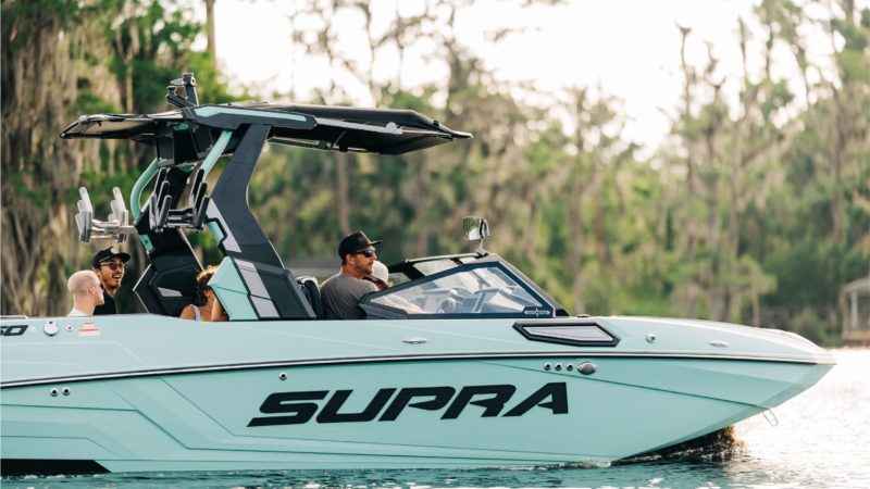 Depuis l'été 2018, nous importons et vendons des bateaux de sport nautique Moomba et Supra d'Amérique en Suisse.