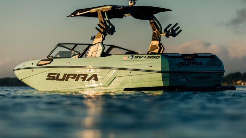 Les luxueux bateaux américains de wakeboard et de wakesurf de la marque Supra se caractérisent par leur qualité et leurs performances exceptionnelles.