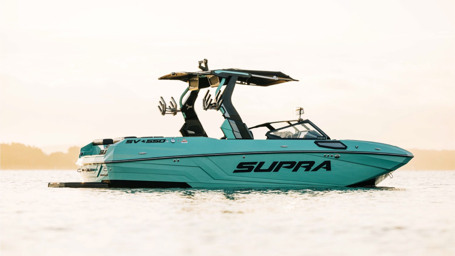 le tout nouveau modèle SUPRA est exposé à Genève pour la première fois sur un salon nautique suisse
