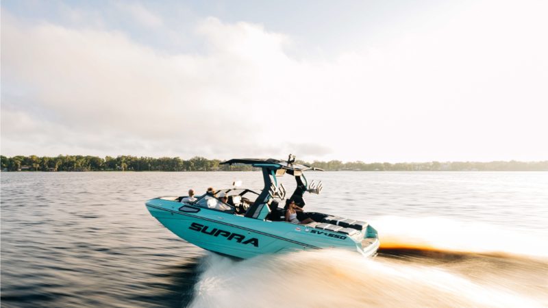 Depuis l'été 2018, nous importons et vendons des bateaux de sport nautique Moomba et Supra d'Amérique en Suisse.