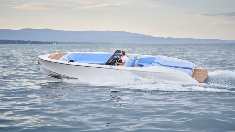 Schiffswerft im Dienste des Genfersees seit 2005. Wir bieten alle Dienstleistungen rund um den Wassersport an. Wir sind in Genf, Thonon und Evian vertreten und beraten Sie beim Kauf eines neuen oder gebrauchten Bootes. Wir haben drei Bootsvermietungsbasen sowie ein Bootssharing-Angebot mit unbegrenzten Fahrten.