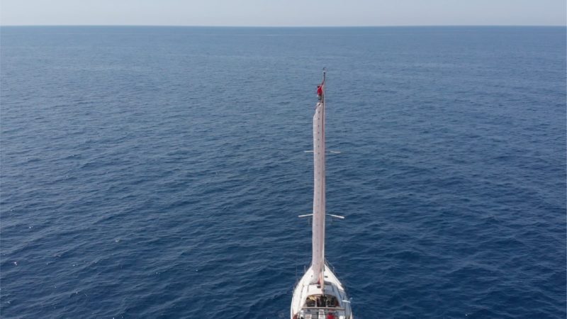 Viescible ® designs mast ladders with inflatable uprights that are simple and revolutionary.

These ladders are easy to install and comfortable to use.
During an emergeny, you climb safely to the top of your mast, even with rough seas.

Whether a boater or an ocean racing competitor, you are not taking any risks: thanks to back support, impossible to fall.

Viescible ® won the GOLD MEDAL with congratulations from the Jury at the Geneva International Exhibition of Inventions 2023 and the Prize of the City of Geneva.
The ladder won over nautical media’s and was successfully tested at sea by the magazine Bateaux.com.

Come and see them !
